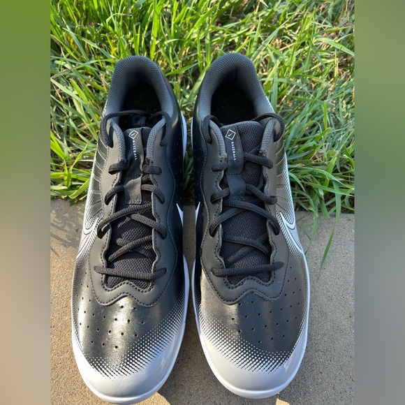 Athletic_Shoes